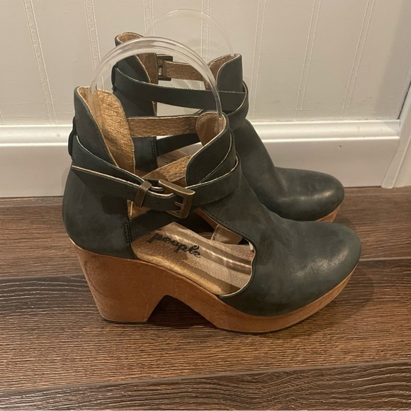 Free People Cedar Clog Ankle Strap in Black Suede Bohemian Wood Clog 36/6 - Picture 3 of 15